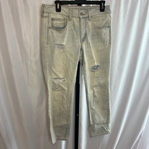 American Eagle Outfitters Boy Crop Light Wash Distressed Jeans, size 6